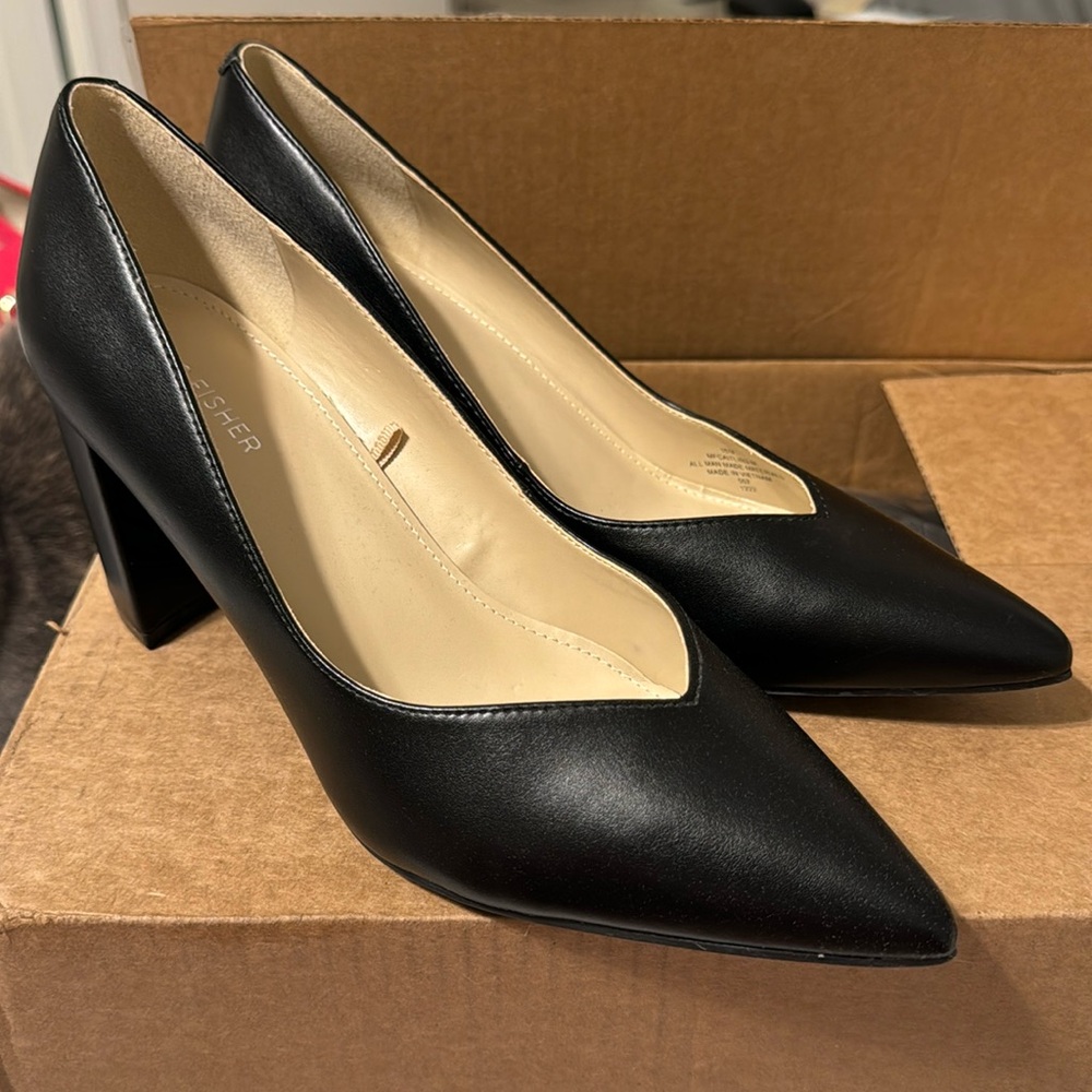 NWOT Marc Fisher black leather heels